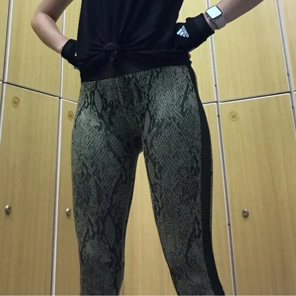 Fabletics Set - Picture 9 of 10